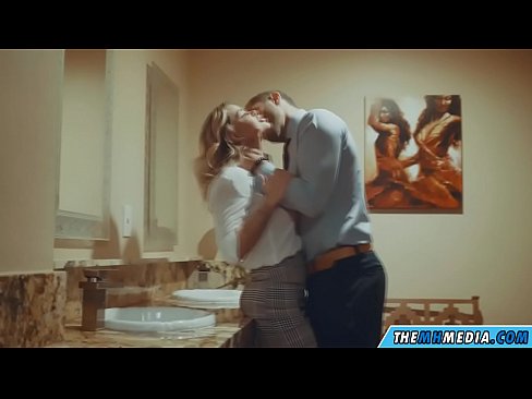 ❤️ Thaum ib tug busty blonde ntxias koj nyob rau hauv ib tug pej xeem chav dej ☑  Russian porn  ntawm peb  ib